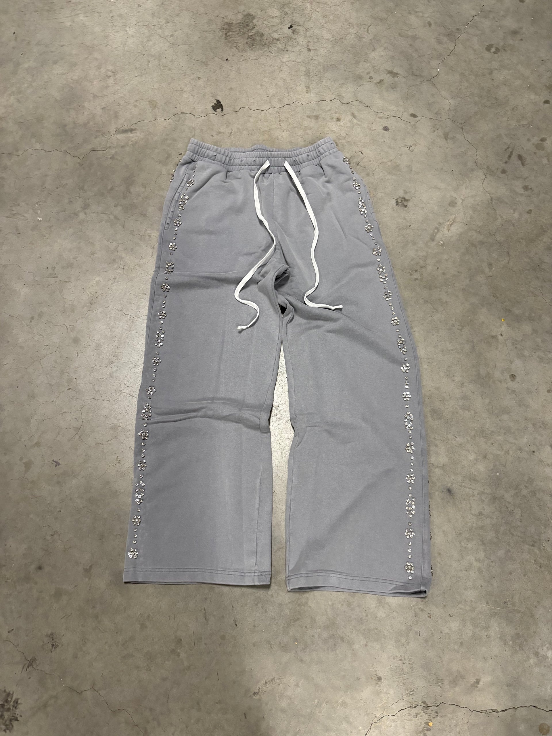 GREY “LA MODE” SWEATPANTS