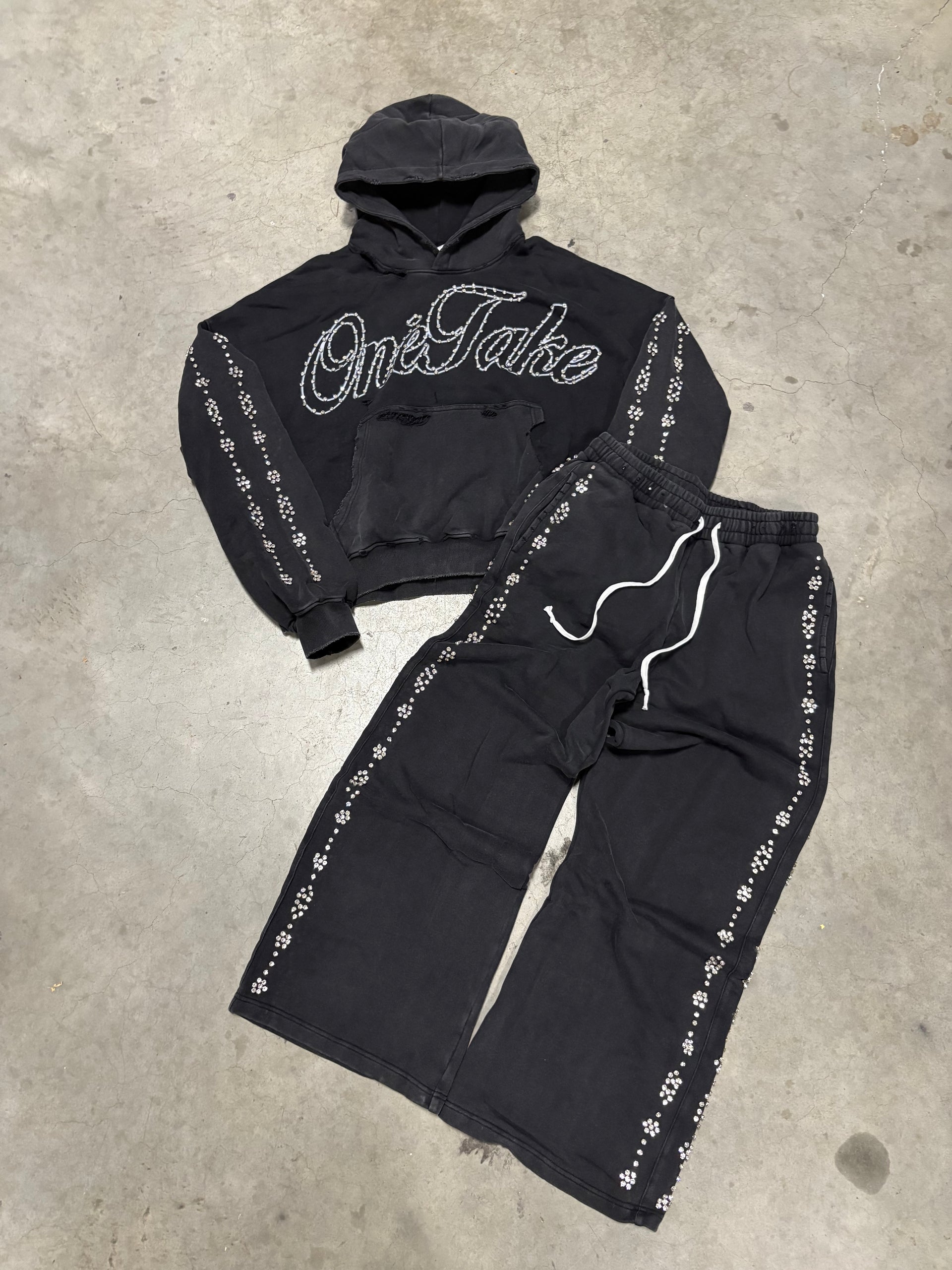 BLACK “LA MODE” SWEATSUIT