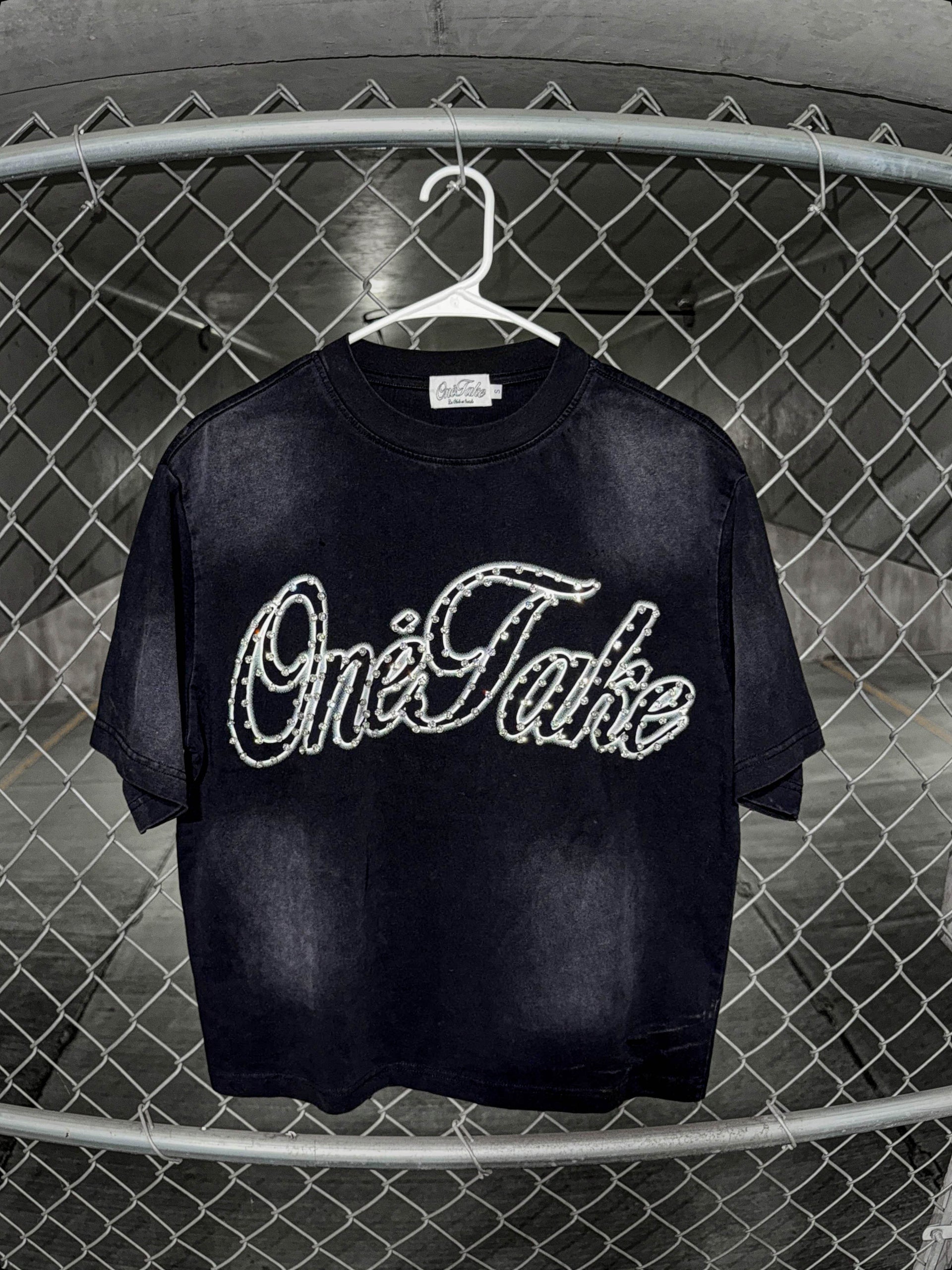 OneTake “ LA MODE EST” T-Shirt