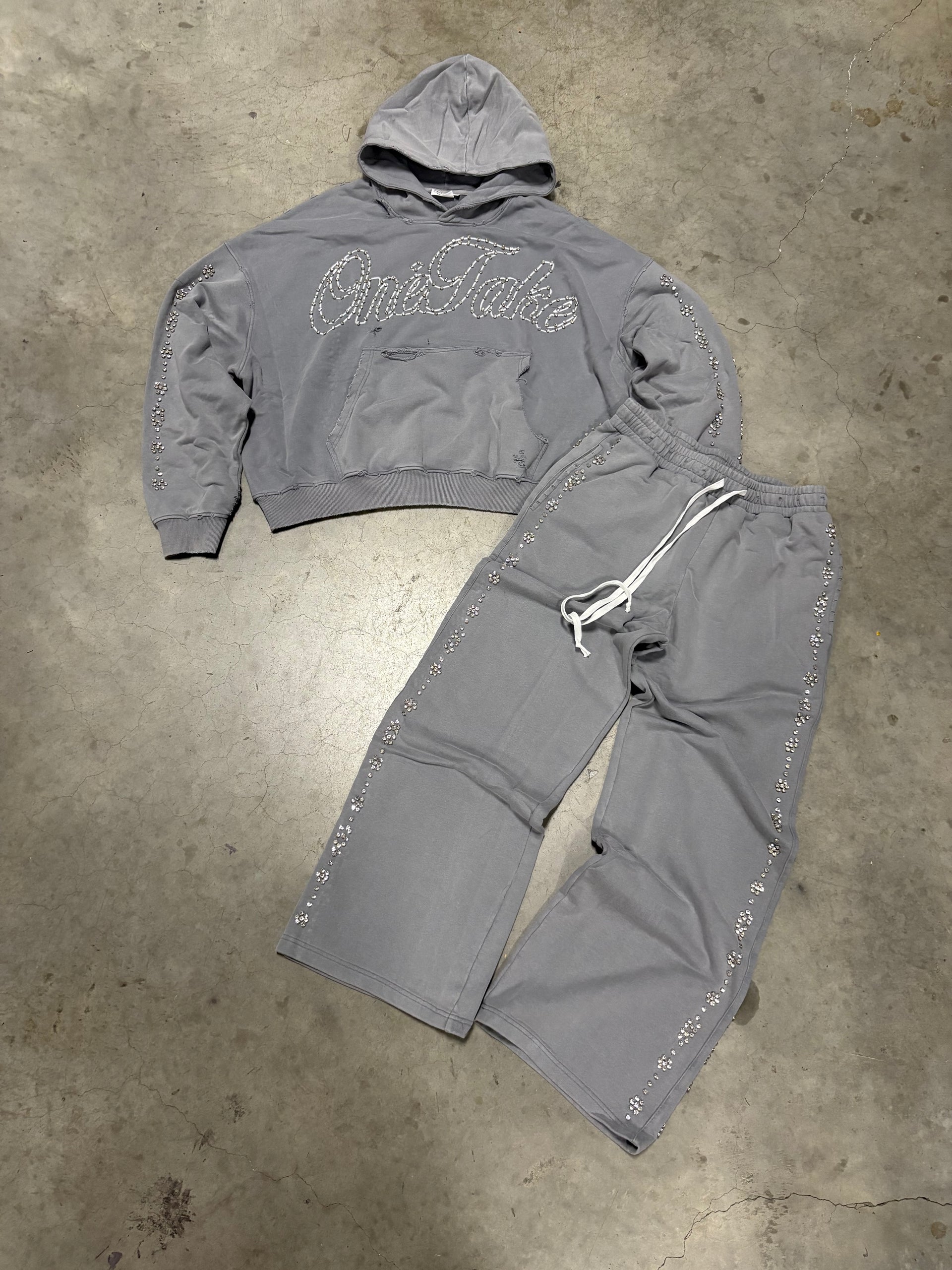 GREY “LA MODE” SWEATSUIT