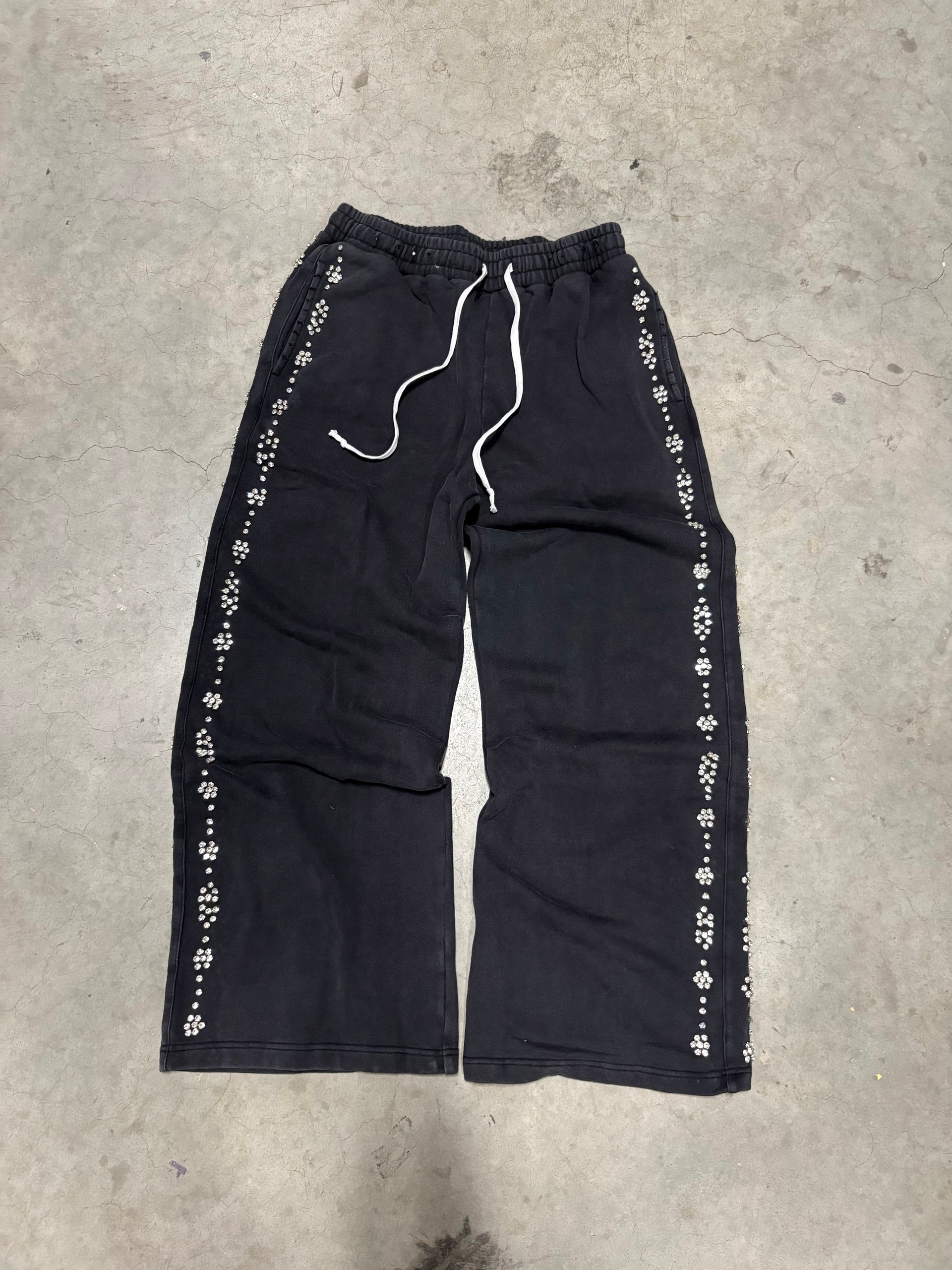 BLACK “LA MODE” SWEATPANTS