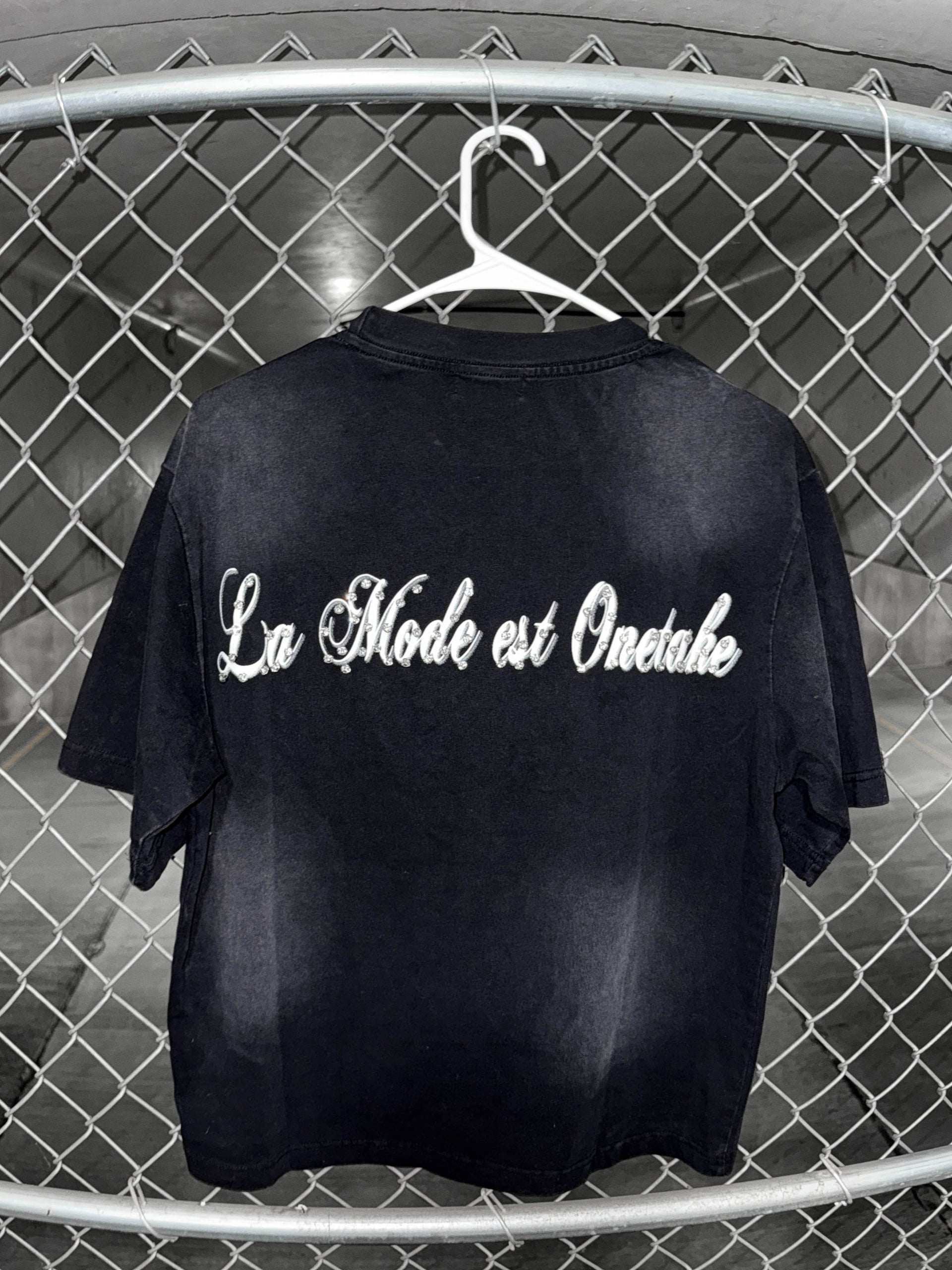 OneTake “ LA MODE EST” T-Shirt