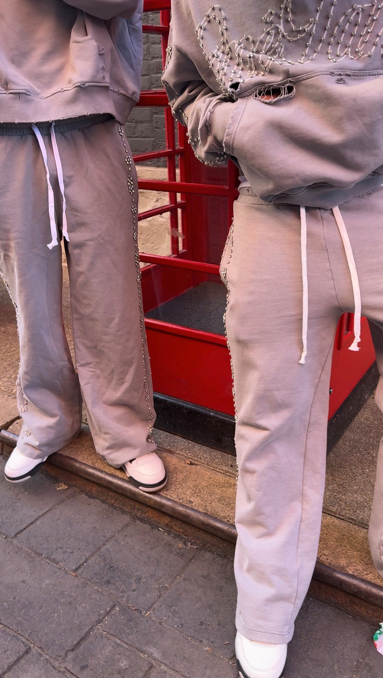 GREY “LA MODE” SWEATPANTS