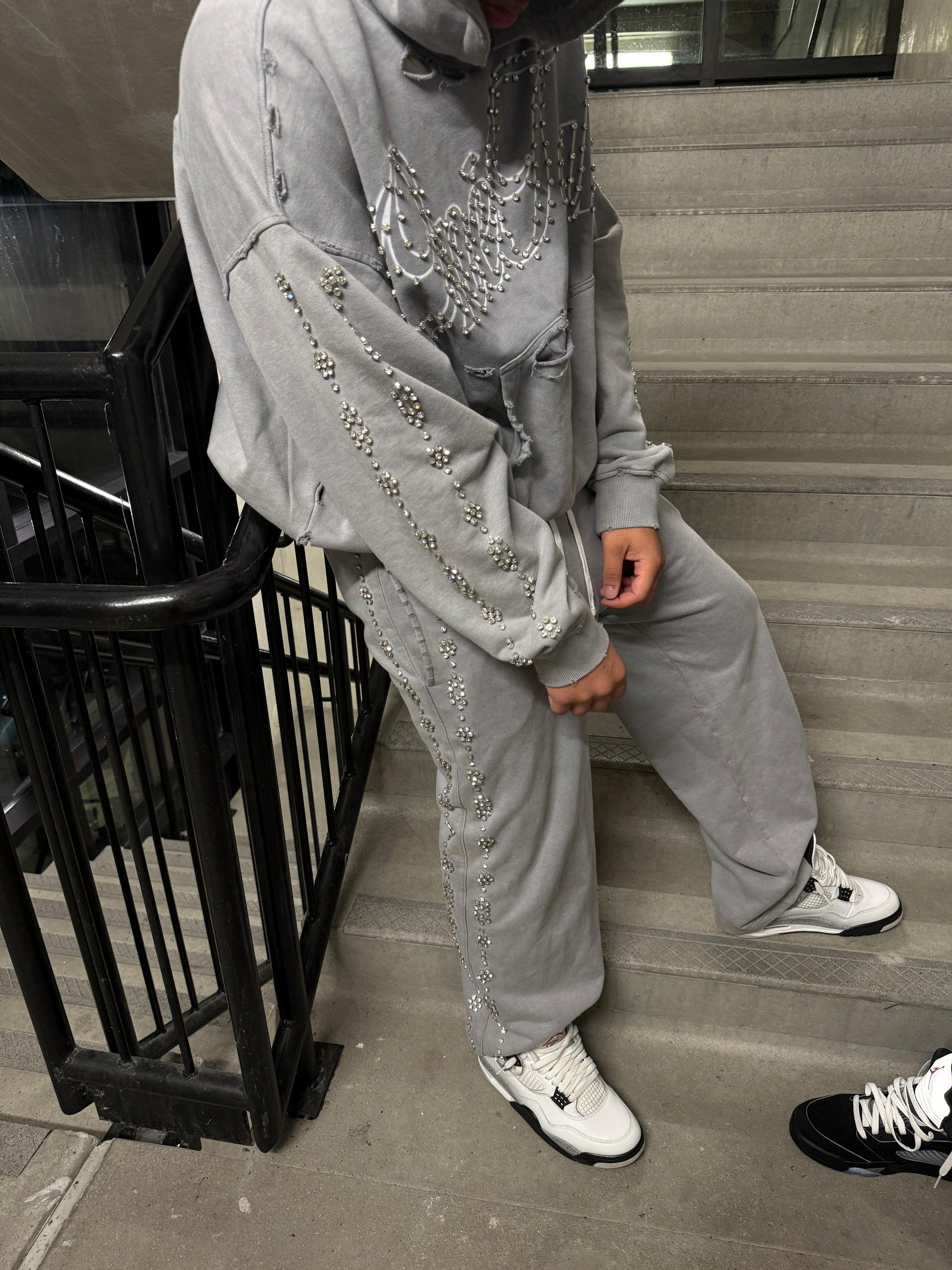 GREY “LA MODE” SWEATPANTS